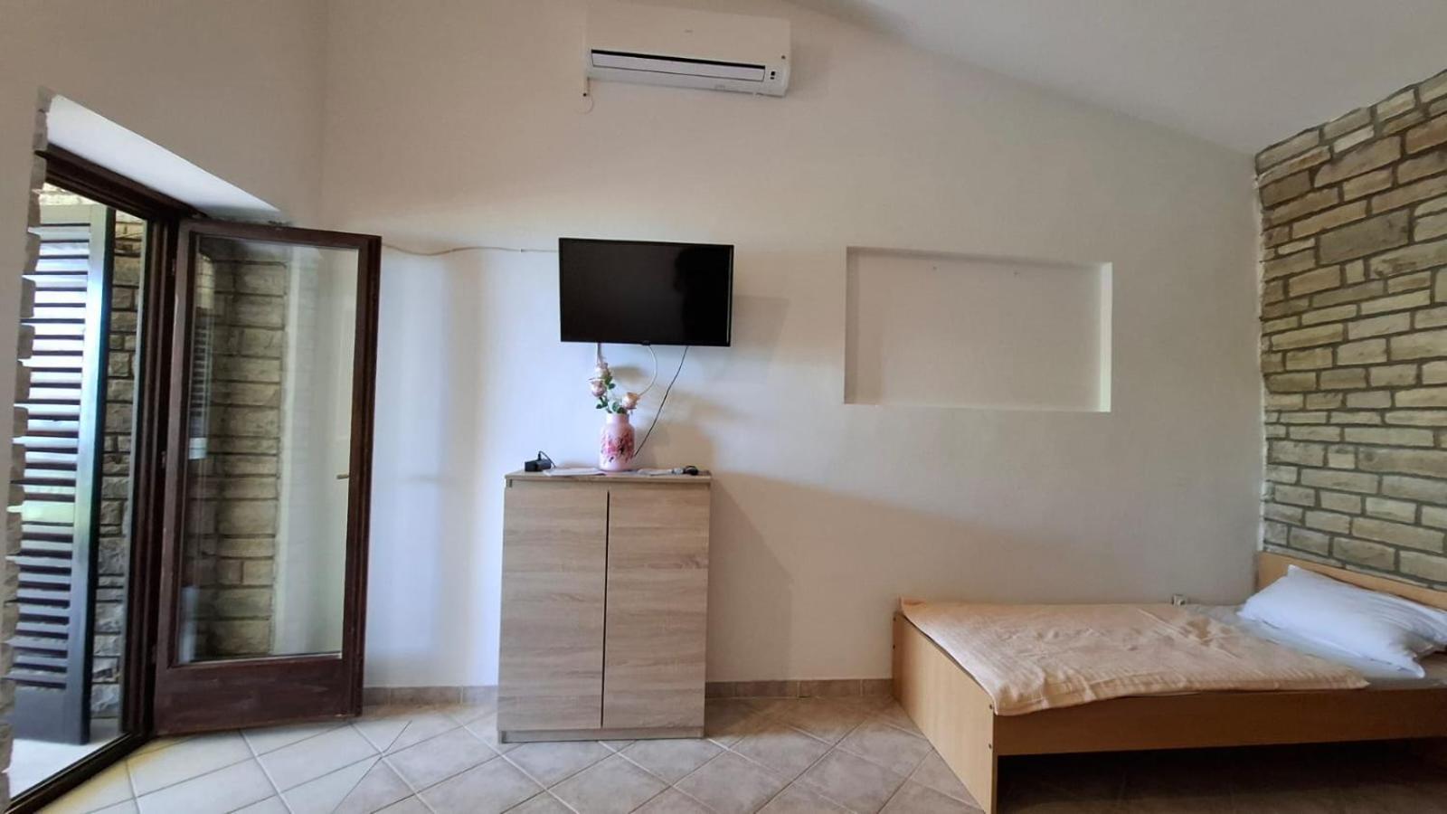 Apartman Karin Donji Karin Extérieur photo